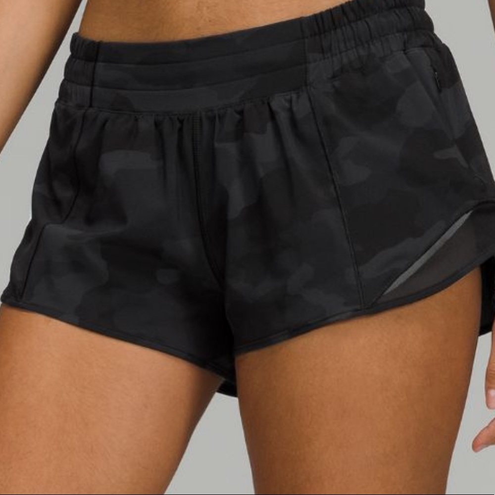 Heritage 365 camo deep coal size 4, 4 inch Lululemon shorts